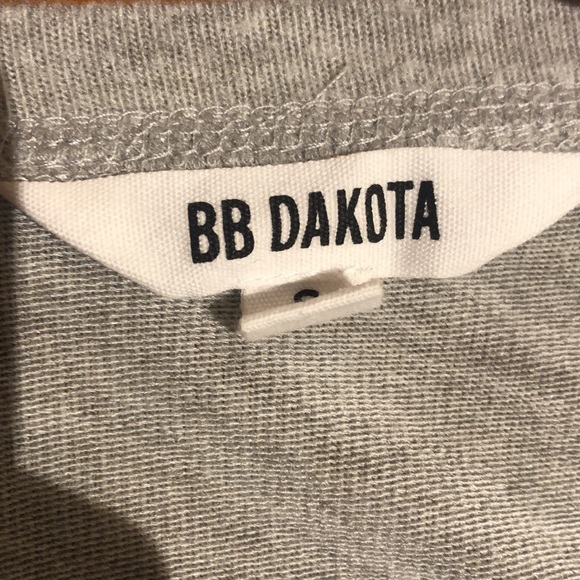 BB Dakota Grey Top w/ asymmetrical left shoulder - Picture 4 of 6